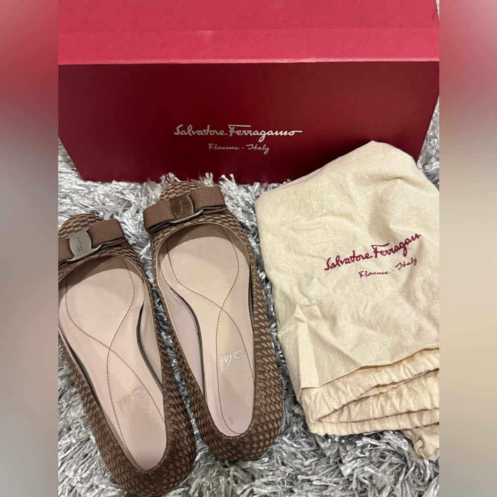 Ferragamo flats in Brown